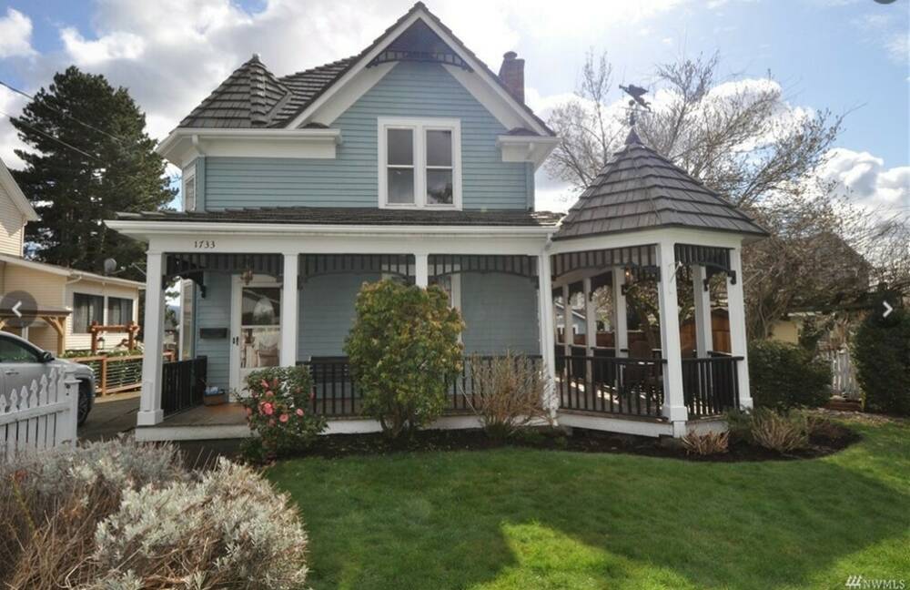 Graceful Victorian in Old Enumclaw 2