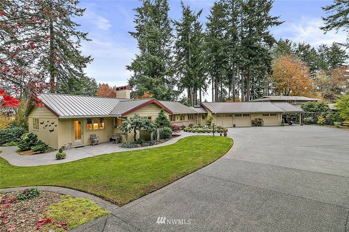 Lead image for 11537 Clovercrest Drive SW Lakewood