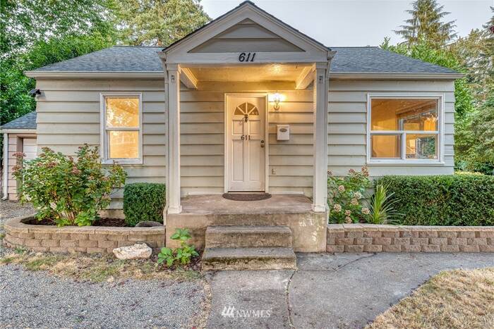 Lead image for 611 5th Street NE Puyallup