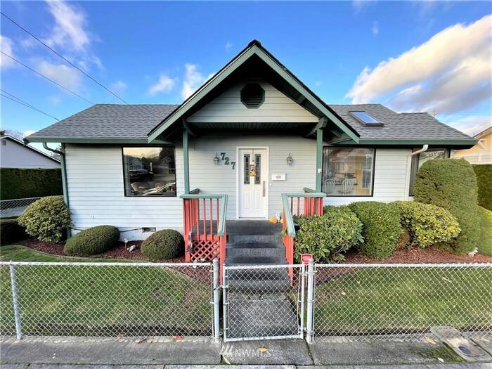 Lead image for 727 3rd Avenue NW Puyallup