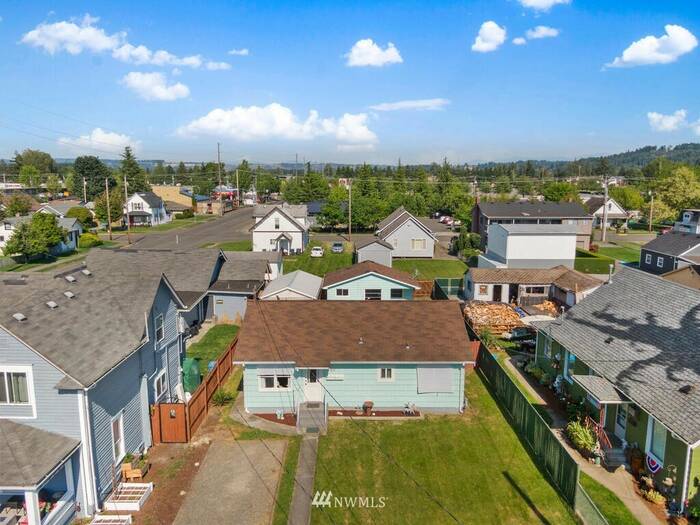 Lead image for 705 3rd Street SW Puyallup