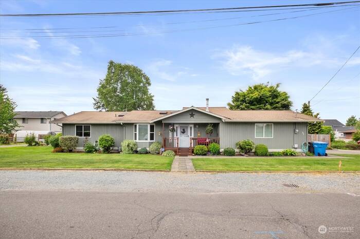 Lead image for 902 8th Avenue NW Puyallup