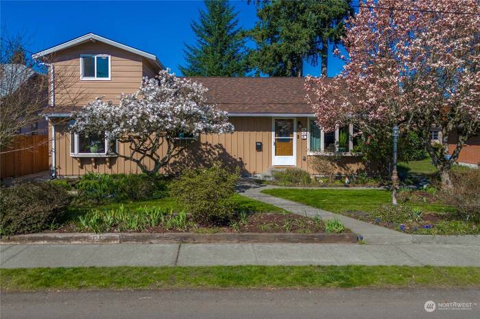 Lead image for 923 7th Avenue NW Puyallup