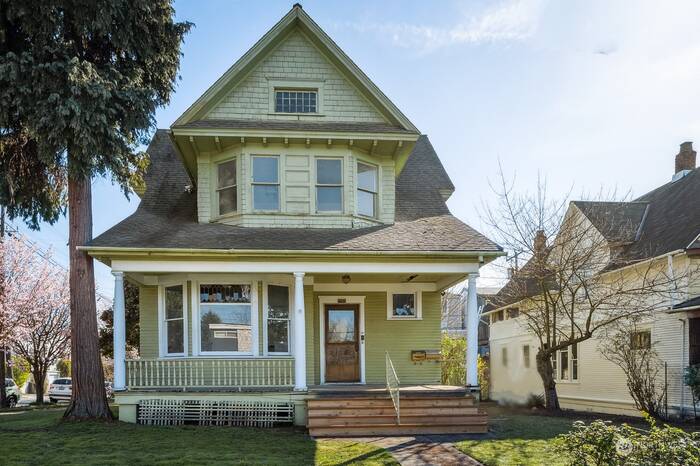 Lead image for 3840 Linden Avenue N Seattle