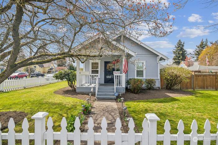 Lead image for 704 7th Street NW Puyallup