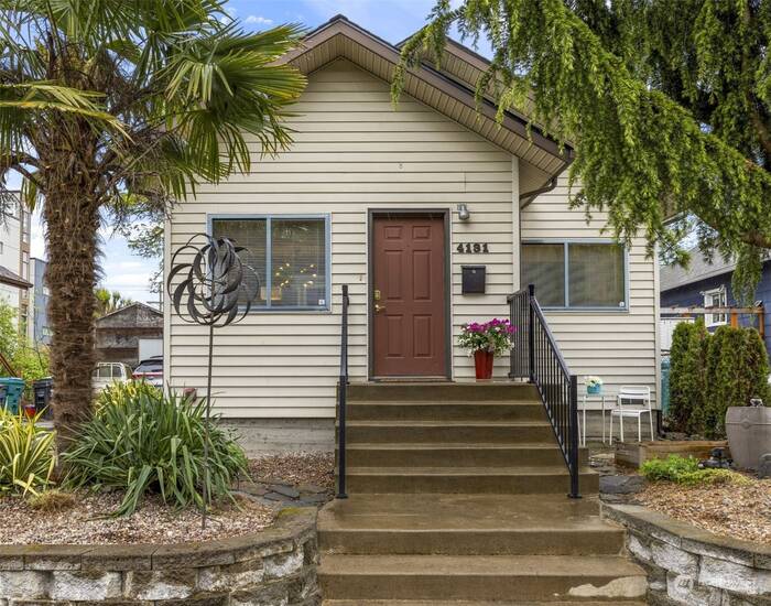 Lead image for 4131 25th Avenue SW Seattle